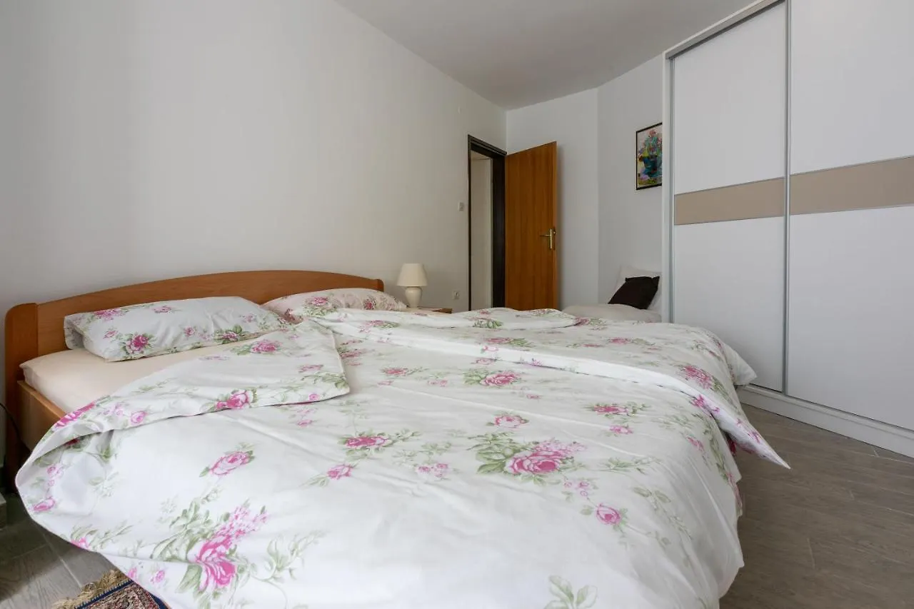 Apartments Vera Supetarska Draga