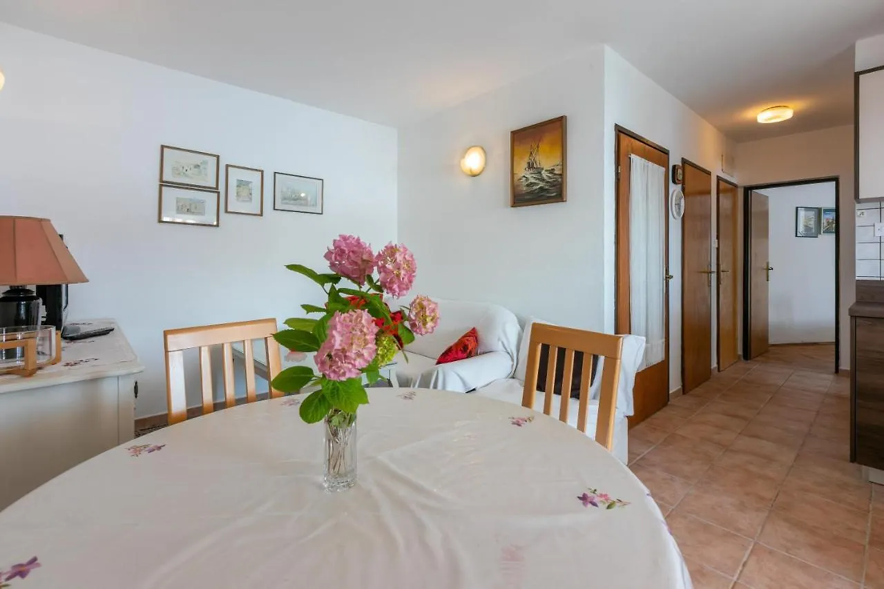 Apartments Vera Supetarska Draga