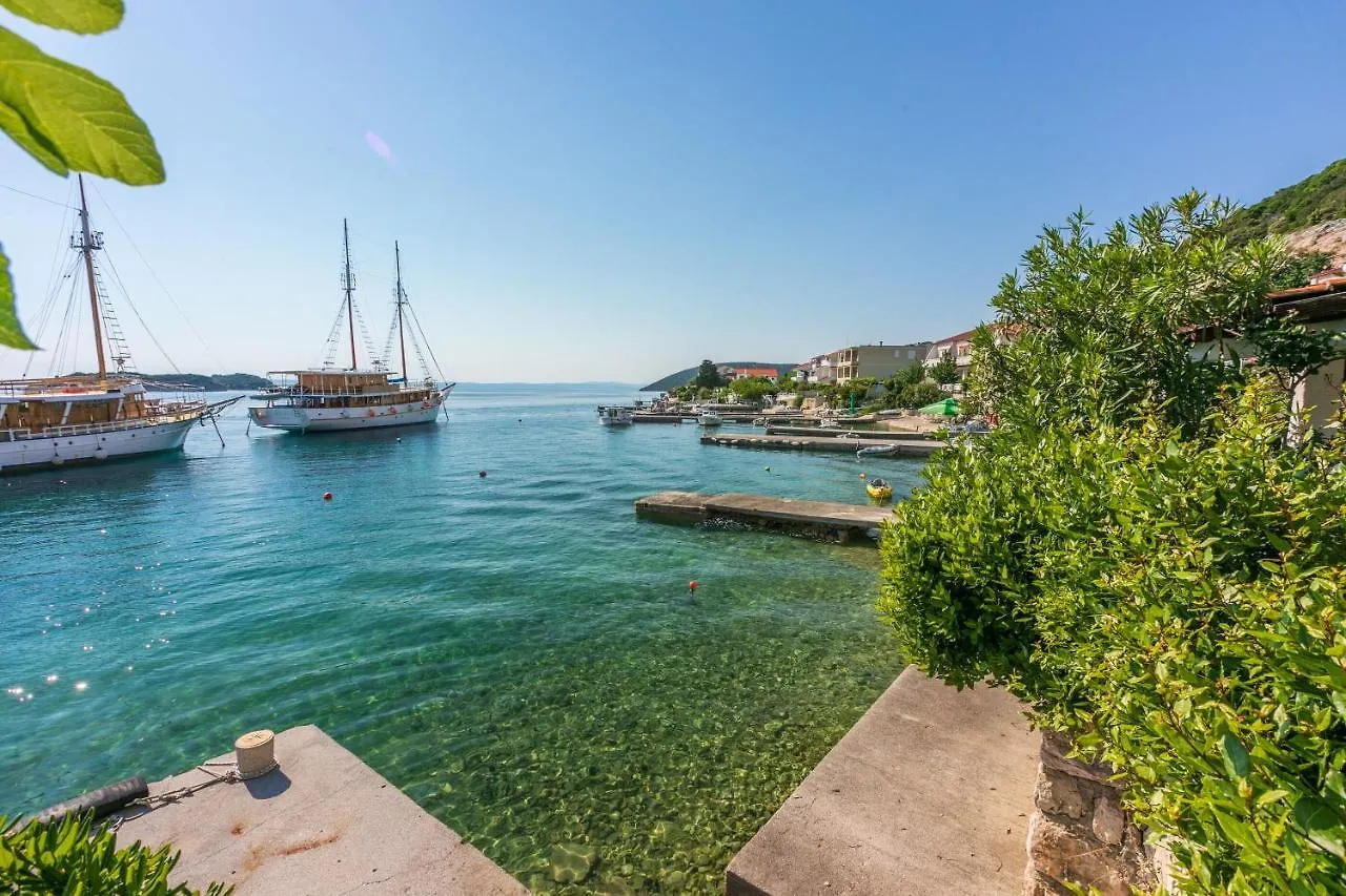 Apartments Vera Supetarska Draga